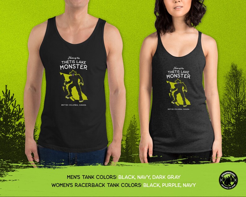K&ouml;nnte beinhalten: Schwarzes Tanktop mit einer gelben Grafik eines Monsters auf einer Karte von British Columbia, Kanada. Der Text "Home of the Thetis Lake Monster" ist auf dem Shirt aufgedruckt.