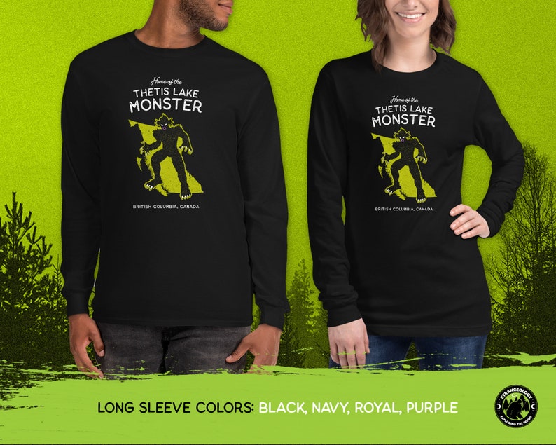 K&ouml;nnte beinhalten: Schwarzes Langarmshirt mit einer gelben Grafik eines Monsters in Form von British Columbia, Kanada. Der Text "Home of the Thetis Lake Monster" ist auf dem Shirt aufgedruckt.