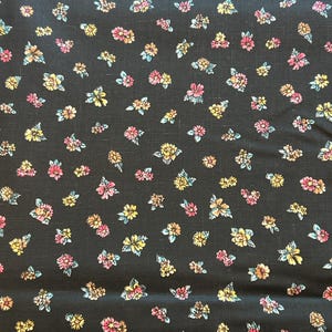Vintage Floral cotton fabric  - Fat Quarter - 100% Cotton - by the 1/2 yard- continuous cuts