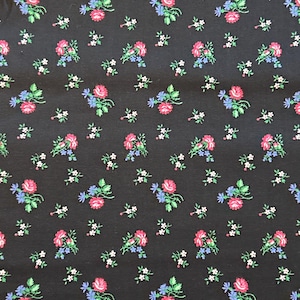 Vintage Floral cotton fabric  - Fat Quarter - 100% Cotton - by the 1/2 yard- continuous cuts