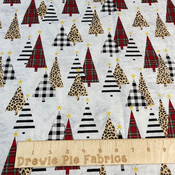 Christmas Trees Fabric -  Fat Quarter - By the Yard- 100% Cotton - Fabric Remnant