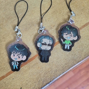 Puede incluir: Un juego de tres tazas de cerámica con un acabado mate moteado. Las tazas son en tonos crema, gris claro y gris oscuro. Cada taza tiene un diseño simple y minimalista y un asa redondeada.