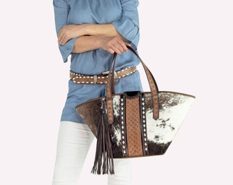 Tote de piel de vaca de lujo con detalle de cuero artesanal / Elegancia con flecos boho