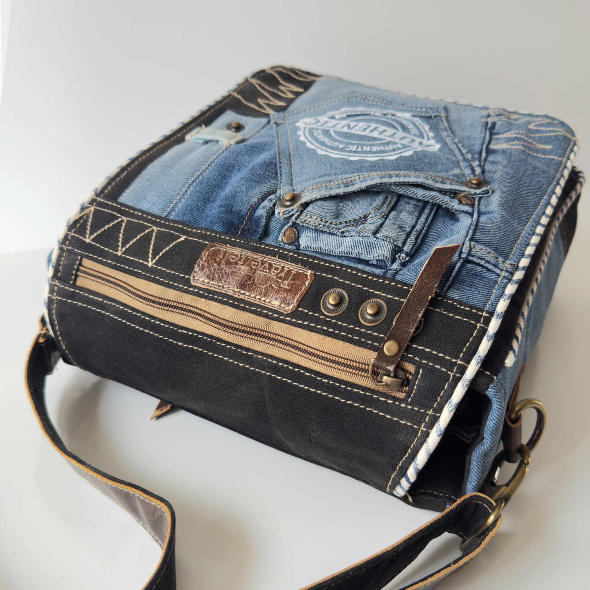 【CK JEAN】 ULTRALIGHT POCKET MESSENGER BAG Calvin Klein Jeans ULTRALIGHT POCKET MESSENGER