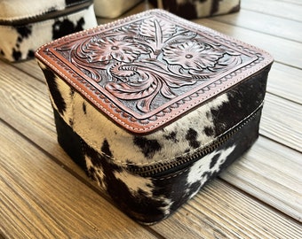 Caja de joyería / organizador de joyas hecha a mano en cuero y piel de vaca