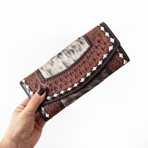 Cartera de mano de piel y vacuno hecha a mano / Elegancia boho