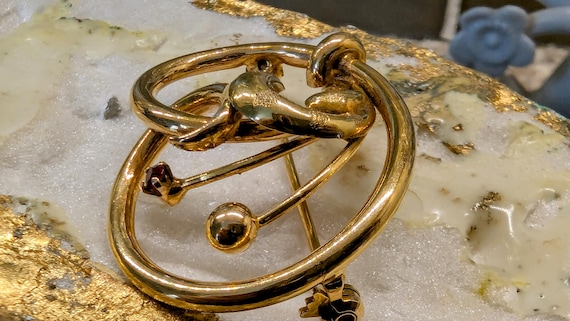 18K Gold And Ruby Brooch - image 8