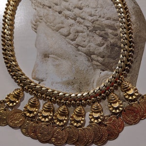 Vintage 1970s Gold Tone Coin Pendant Necklace