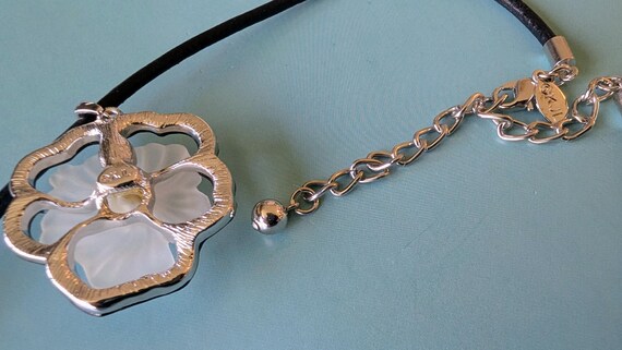 Kenneth Jay Lane Camphor Style Frosted Glass Pend… - image 4