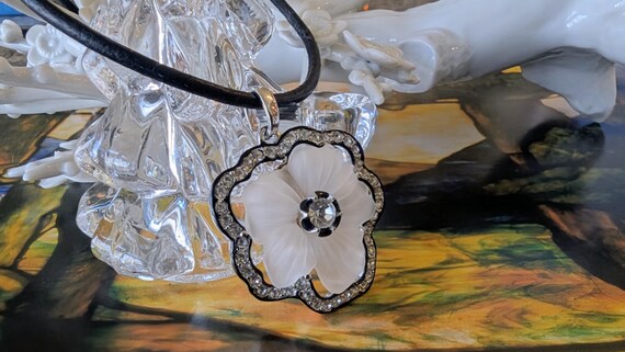 Kenneth Jay Lane Camphor Style Frosted Glass Pend… - image 10