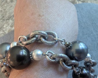 Brighton Silver Tone Dubbelsträngat Armband: Skimrande Grå Pärlor