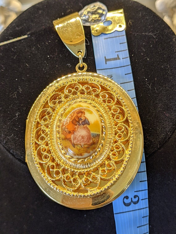 Victorian Vintage Locket Large Romantic Filigree