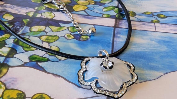 Kenneth Jay Lane Camphor Style Frosted Glass Pend… - image 9