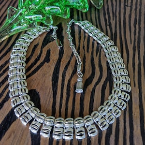 Coro zilverkleurige schakelketting, modernistisch, ingewikkeld detail