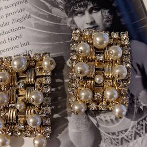 Pendientes de clip con diamantes de imitación y perlas Hobe: tejido de cesta vintage