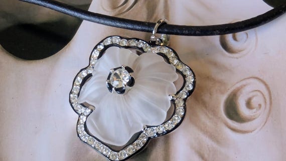 Kenneth Jay Lane Camphor Style Frosted Glass Pend… - image 1