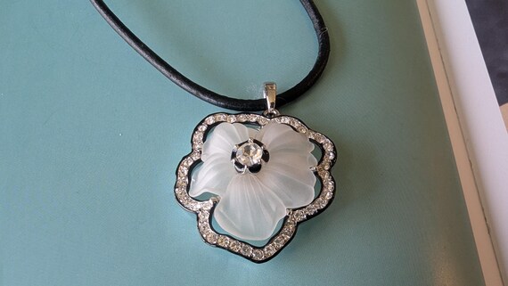 Kenneth Jay Lane Camphor Style Frosted Glass Pend… - image 6