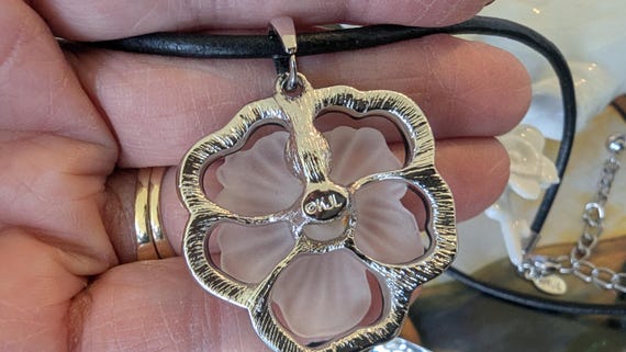 Kenneth Jay Lane Camphor Style Frosted Glass Pend… - image 8