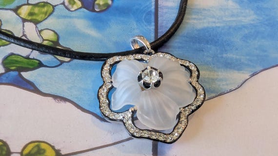 Kenneth Jay Lane Camphor Style Frosted Glass Pend… - image 2