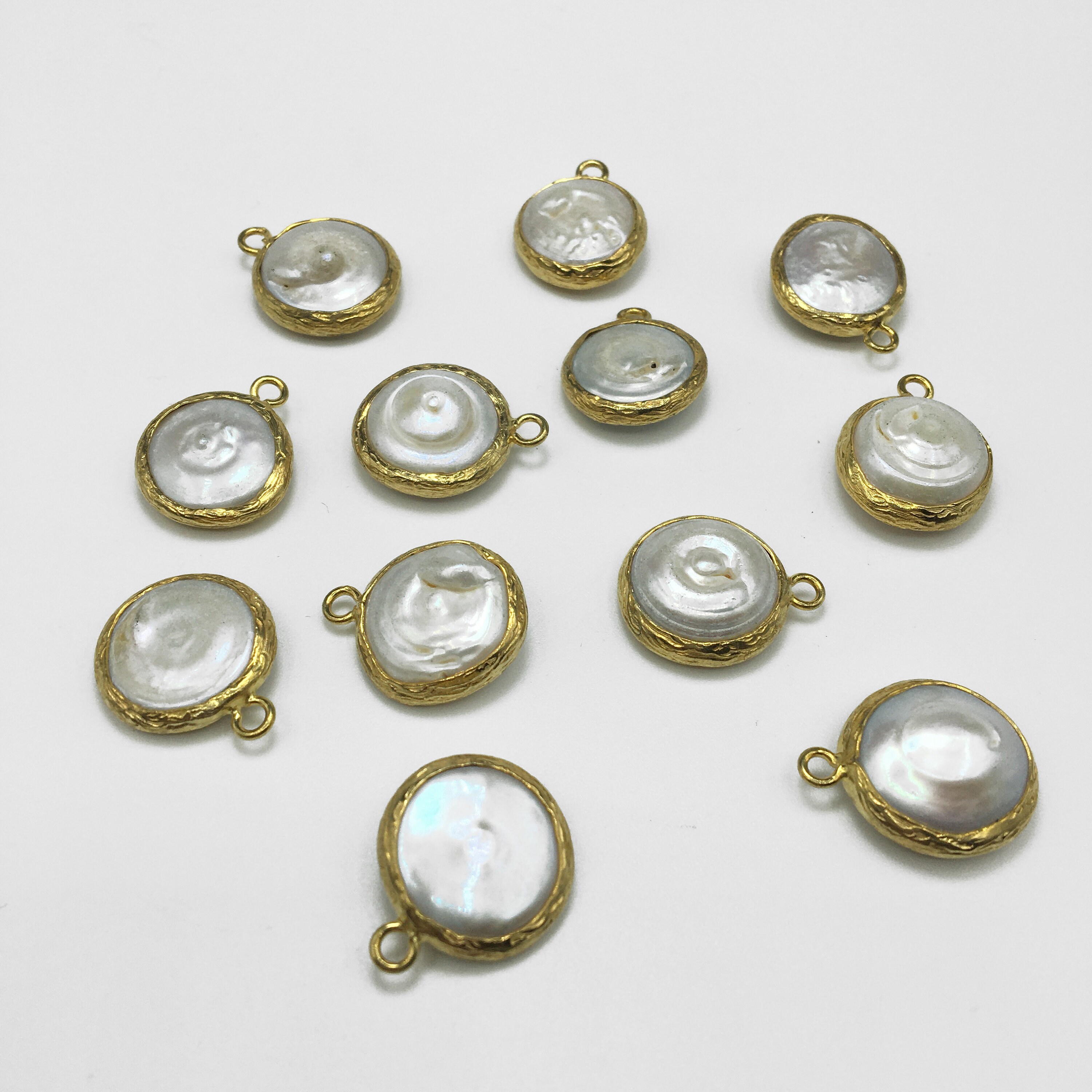 ゴールドフレームのバロックコインパール：ハンドメイドネックレスビーズ（19～22mm） - Etsy 日本