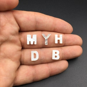 Cuenta con letras de nácar de 8-10 mm: la mejor opción para diseños de joyería personalizados