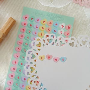 Feuille d'autocollants alphabet amoureux