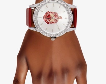 Reloj rojo Delta Sigma Theta DST