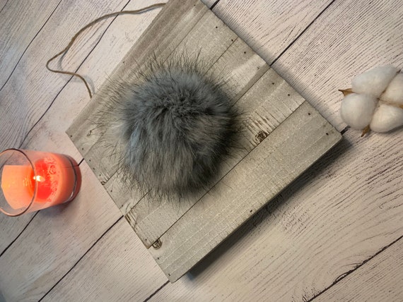 Silver Fox, Faux Fur Pom, Gray Faux Fur Pom, Pom for Hats, Handmade Fur Pom,  Poms for Beanies, Poms for Knit Hats, Poms for Crochet Hats -  Israel