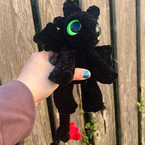 Peluche de dragón en miniatura hecho a mano a crochet, inspirado en Desdentado.