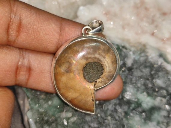 アンモナイトの手作りシルバーペンダント アンモナイトのスターリングシルバーペンダント - アンモナイト