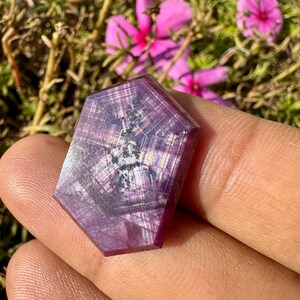 Trapiche RUBY - Flashy Star Ruby - Cristal rubis étoilé naturel - Rubis portal - Rubis - famille de cristaux de corindon image 7