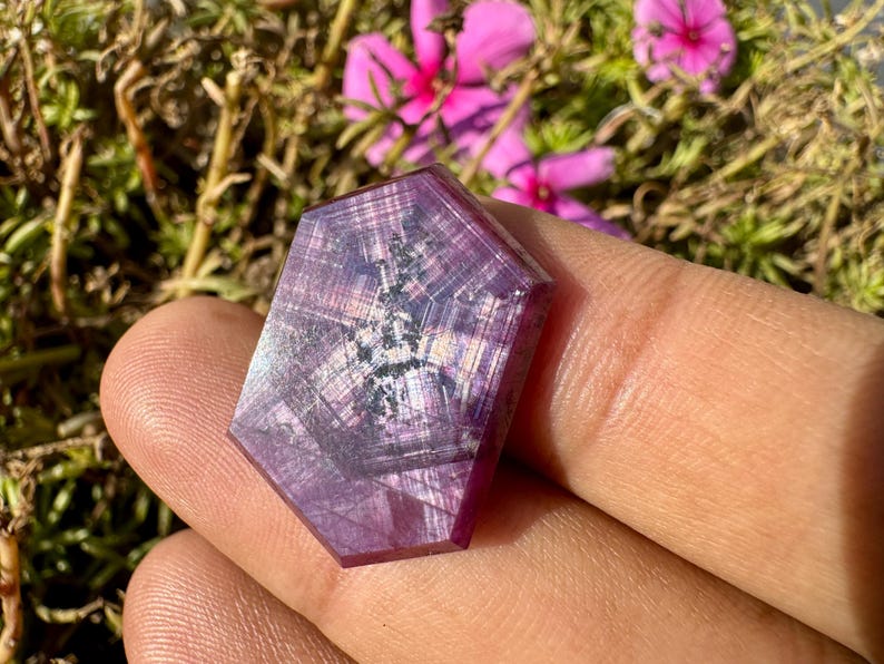 Trapiche RUBY - Flashy Star Ruby - Cristal rubis étoilé naturel - Rubis portal - Rubis - famille de cristaux de corindon image 7