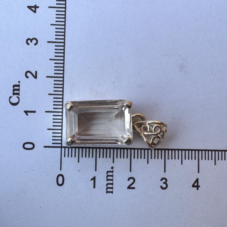 Colgante de cristal de KUNZITA - Espodumena, cristal de kunzita verde trifana - collar de kunzita - dije de kunzita - engaste de garras - regalo de inauguración de la casa imagen 3