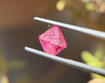 Red SPINEL Raw crystal from Burma - Pigeon red raw Spinel - Octahederal spinel crystal - earth mined natural polished crystal