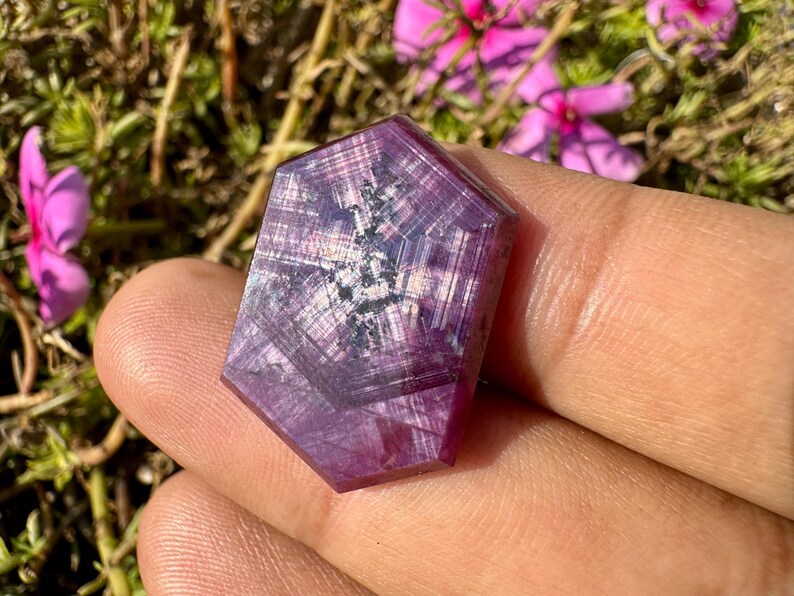 Trapiche RUBY - Flashy Star Ruby - Cristal rubis étoilé naturel - Rubis portal - Rubis - famille de cristaux de corindon image 8