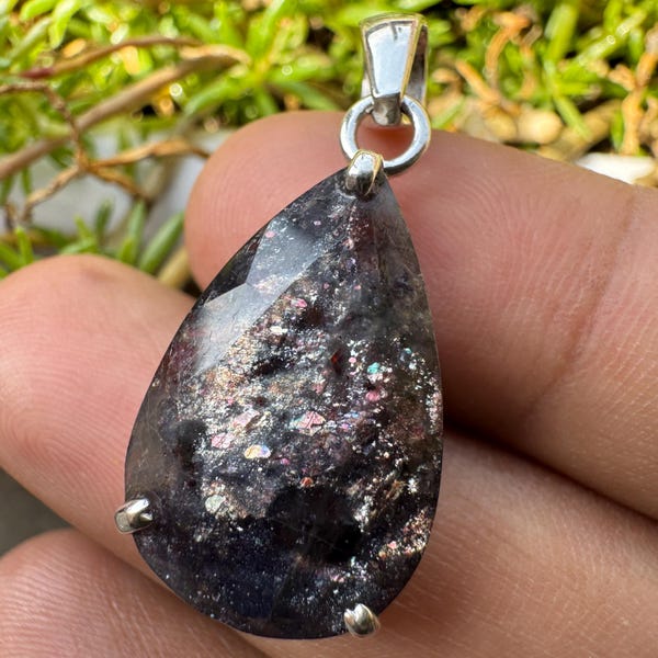 IOLITE SUNSTONE Pendant - Iolite Sunstone crystal - Sparkling Schiller iolite sunstone cabochon - karur kangayam