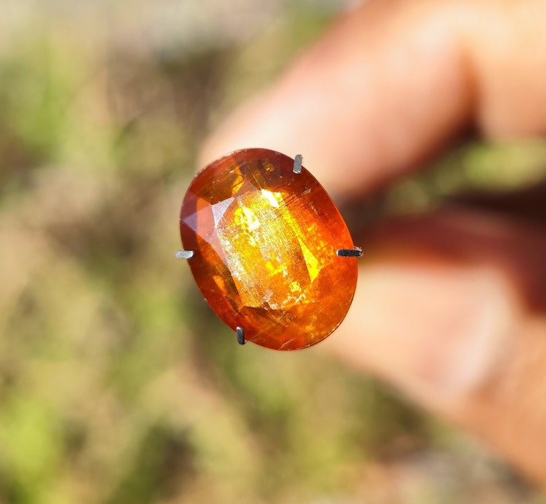 Orange KYANITkristall - Sällsynt orange kyanitfasetterad kristall - Kyanit lös cabochon - helande kristaller - kyanithänge - Orange kyanit bild 1