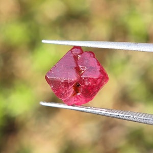 Red SPINEL Raw crystal from Burma - Pigeon red raw Spinel - Octahederal spinel crystal - earth mined natural polished crystal