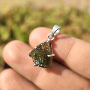 Moldavite Pendant - Raw moldavite crystal - moldavite healing crystal - authentic moldavite - moldavite charm - moldavite necklace
