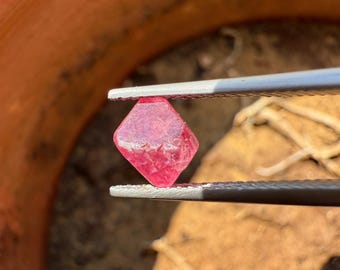 Red SPINEL Raw crystal from Burma - Pigeon red raw Spinel - Octahederal spinel crystal - earth mined natural polished crystal
