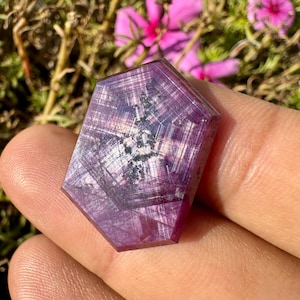 Trapiche RUBY - Flashy Star Ruby - Cristal rubis étoilé naturel - Rubis portal - Rubis - famille de cristaux de corindon image 4