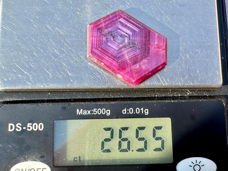 Trapiche RUBY - Flashy Star Ruby - Cristal rubis étoilé naturel - Rubis portal - Rubis - famille de cristaux de corindon image 3