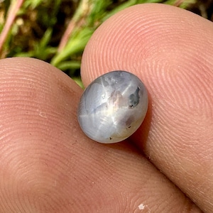 SAPPHIRE -  Ceylon Sapphire - natural star sapphire crystal - jewellery making supply - star sapphire - corundum crystal family - Sri Lanka