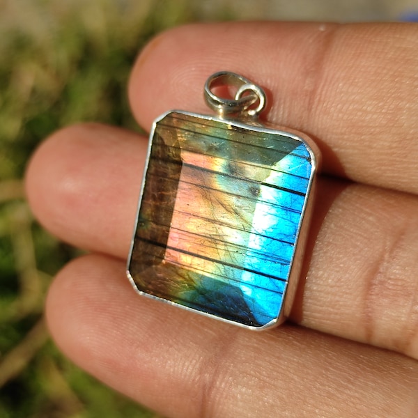 Labradorite Crystal Pendant - Flashy Labradorite Pendant - Dazzling crystal pendant - gift - 925 Sterling silver