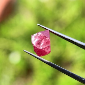 Red SPINEL Raw crystal from Burma - Pigeon red raw Spinel - Octahederal spinel crystal - earth mined natural polished crystal
