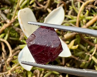 Red SPINEL Raw crystal from Burma - Pigeon red raw Spinel - Octahederal spinel crystal - earth mined natural polished crystal