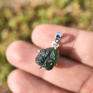 Moldavite Pendant - Raw moldavite crystal - moldavite healing crystal - authentic moldavite - moldavite charm - moldavite necklace