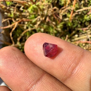 Red SPINEL Raw crystal from Burma - Pigeon red raw Spinel - Octahederal spinel crystal - earth mined natural polished crystal