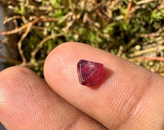 Red SPINEL Raw crystal from Burma - Pigeon red raw Spinel - Octahederal spinel crystal - earth mined natural polished crystal