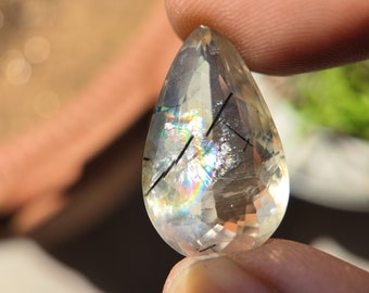 Rutilated Quartz - Aura rutile facet - rainbow rutile quartz - healing crystals - sagenitic rutile pendant